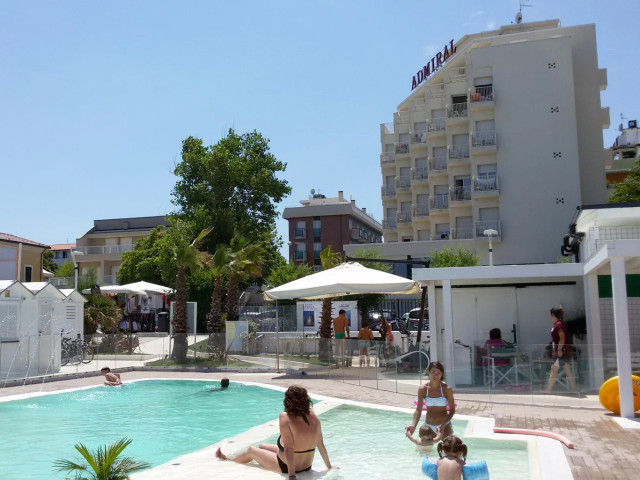 media.Slide-spiaggia-Hotel-Admiral-Riccione