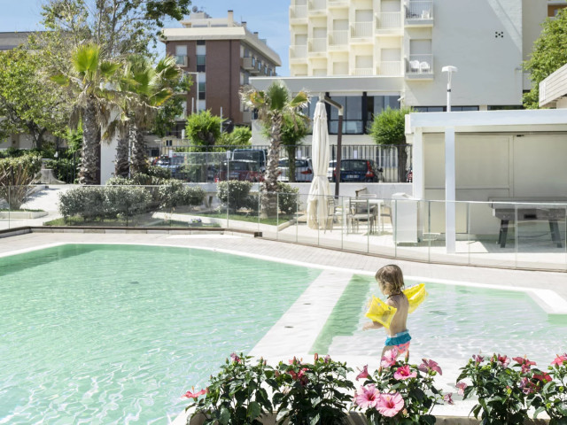 media.Slide-spiaggia-3-Hotel-Admiral-Riccione