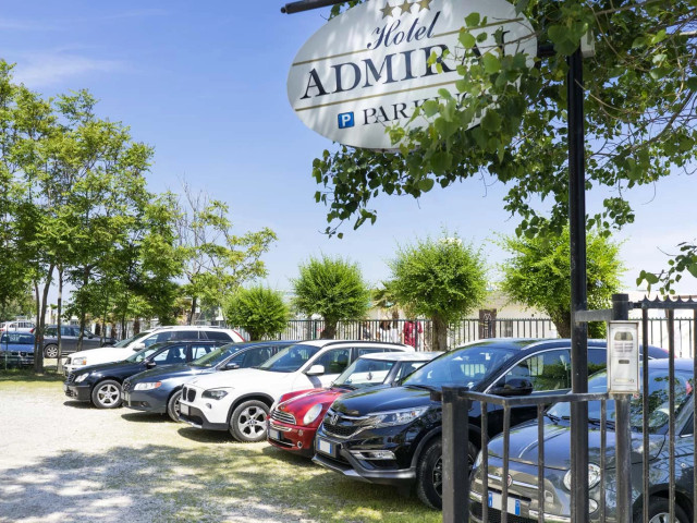 media.Slide-Parcheggio-Hotel-Admiral-Riccione