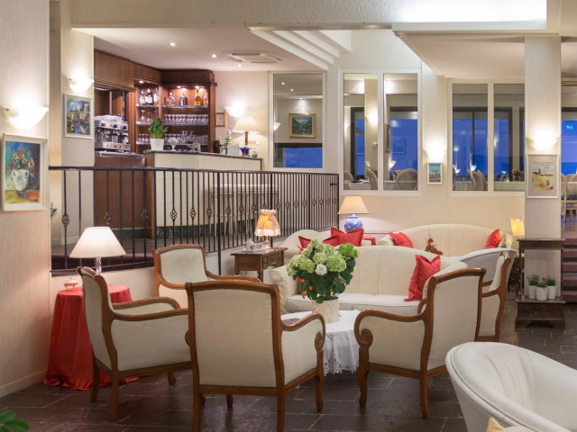 media.slide-home-soggiorno-hall